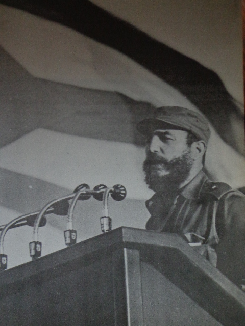 Instituto Cubano del Libro - El Futuro es el Internacionalismo Recorrido del Comandante Fidel Castro por Paises de Africa y Europa Socialista 3 De Mayo A 5 de Julio de 1972